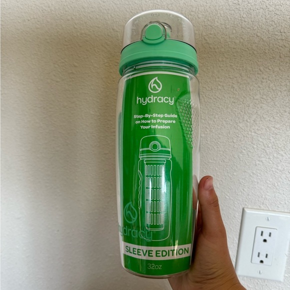 NWT Hydracy water‎ bottle - Picture 1 of 9